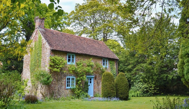 3 bedroom accommodation in Passfield Common, near Liphook