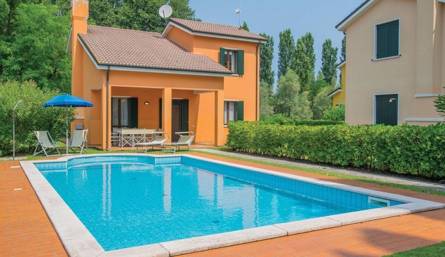 3 bedroom awesome home in Albarella RO