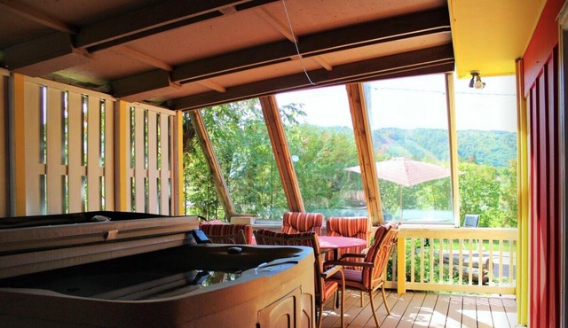 3 Bedroom Blue Mountain Cottage With hot tub