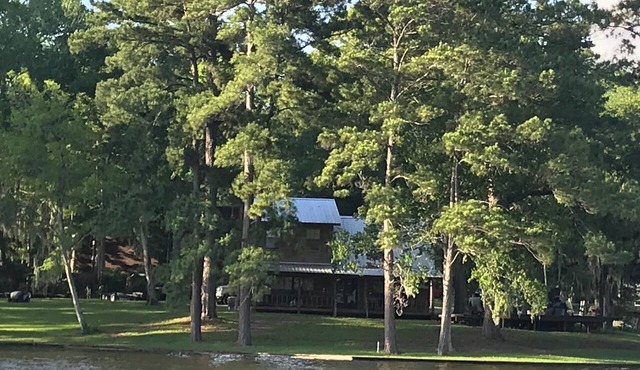 3-bedroom cabin South Toledo Bend with private boat ramp