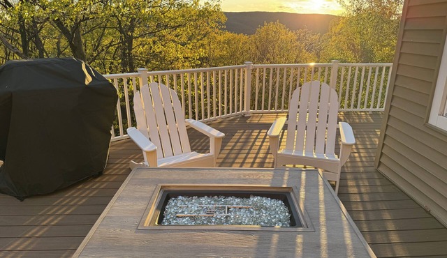 3 Bedroom Dream: Hudson Valley views, Woodbury Commons, West Point & Storm King
