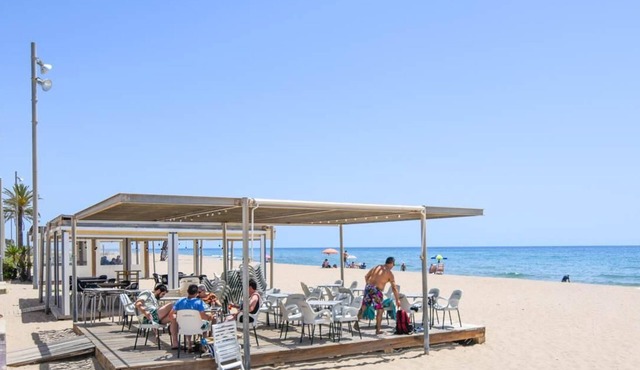 3-bedroom flat on the beachfront, in Sant Salvador