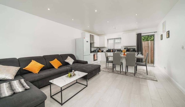 3-Bedroom Home | 3-Min Walk to Spurs Games + Great Location