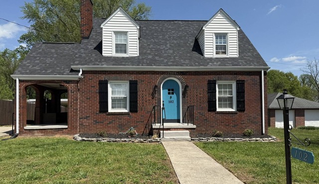 3-bedroom house 0.5 mile from downtown Elkin in the heart of Yadkin Wine Country