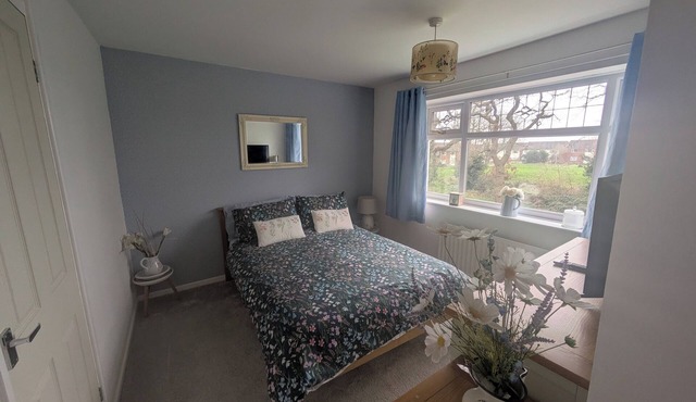 3 bedroom house near to Cheshire. Oaks, Chester Zoo, North Wales coast.