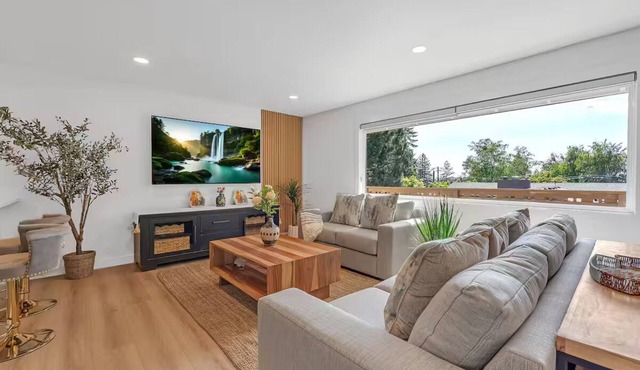 3-bedroom house in cool Portland with WiFi, AC. Enjoy your stay