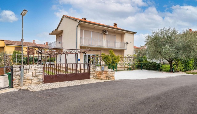 3 bedroom nice apartment in Fazana