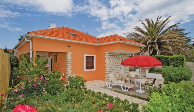 3 bedroom nice home in Privlaka