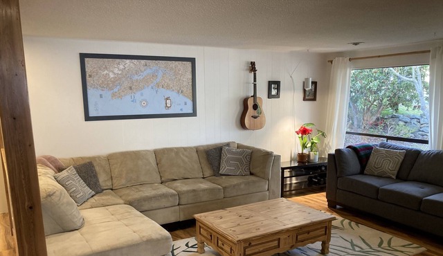 3 bedroom rancher - 5 minute walk to downtown/beach