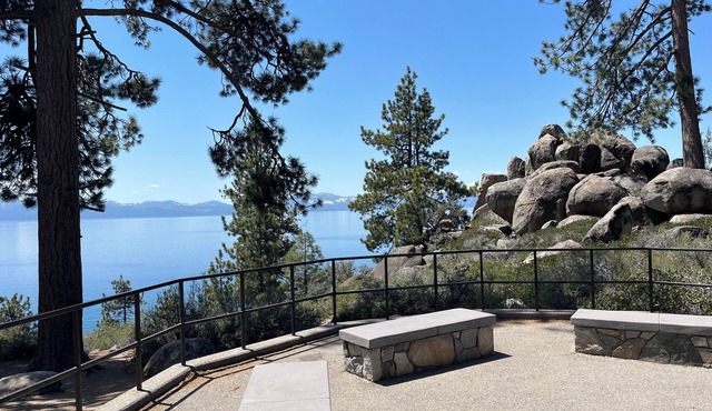 3-bedroom resort in gorgeous South Lake Tahoe with WiFi, fitness rm jacuzzi