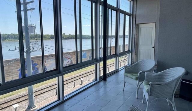3-bedroom river view apartment in historic downtown Cape Girardeau