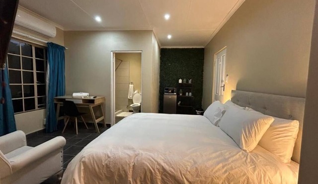 3-bedroom self-catering home in welcoming Centurion with AC