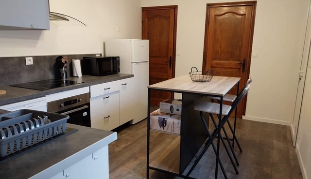 3-bedroom single-storey house with free parking in front of the house