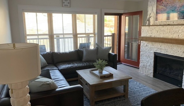 3 Bedroom Slope-side Condo at Cranmore Mountain. Minutes to Storyland!