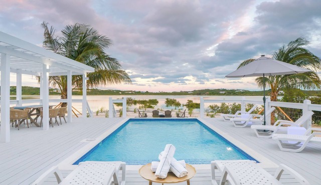 3-bedroom villa in Providenciales overlooking Turtle Lake