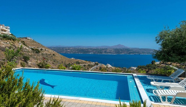 3-bedroom Villa On Top