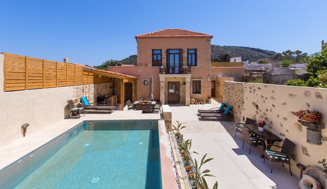 3-bedroom Villa with Pool by Delfus