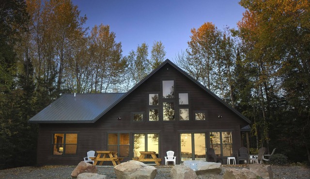 3 bedroom w/loft/2 bath lake home, fireplace, across from BWCA,7 miles from Ely