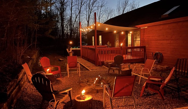 3 Bedrooms/2 Baths-Private Lake House in Garland Bend with hot tub & fire pit