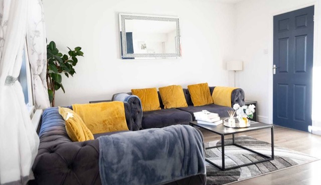 3 Bedrooms House, sleeps 7 with 3 double beds and one single bed. Free parking