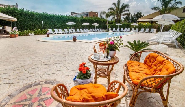 3 bedrooms house at Campofelice di Roccella 150 m away from the beach with shared pool jacuzzi and enclosed garden