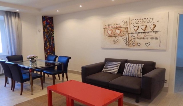 3 beds/3 baths, 3 min. walking to the Vatican Museums, metro station, FREE WIFI