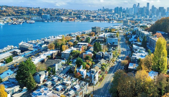 3 Beds Modern Queen Anne Townhome with Rooftop Lake Union & Seattle City View