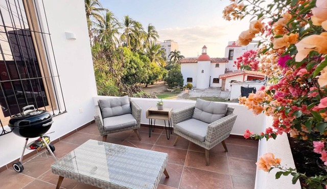 3 Blocks to Beach with Private Terrace & Grill