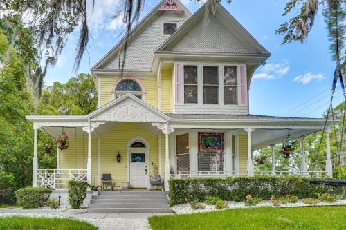 3 Blocks to Ocala Square! Historic Home w/Hot Tub
