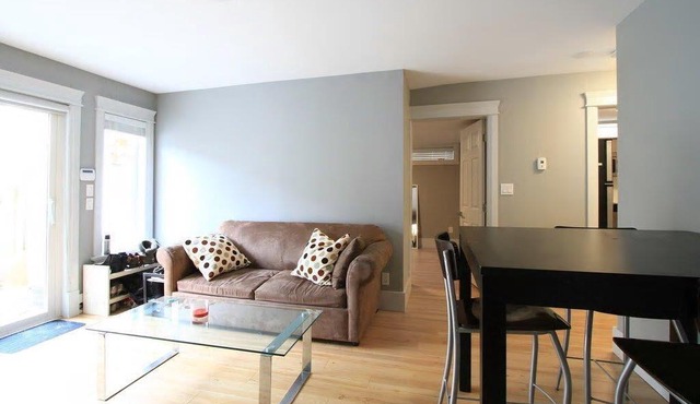 3 Br 1.5 Ba private suite by Queen Elizabeth Park near Canada Line skytrain