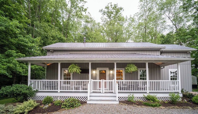 3 BR 2 Bath Sleeps 8, Cozy, Secluded