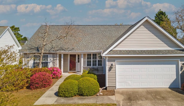 3 BR, 2 Bath - Wheelchair Accessible Home. Weekly & monthly discounts!