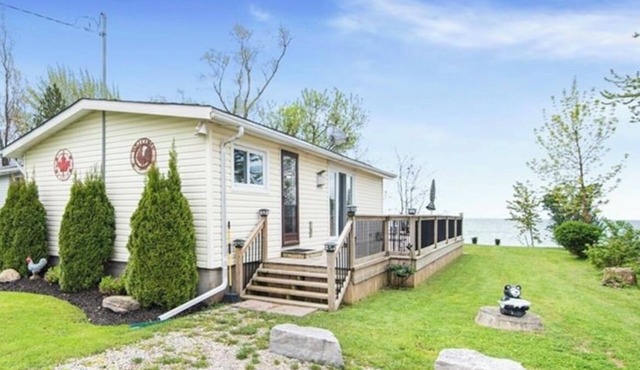 3 BR Beachfront Lake Erie/Dogs Welcome/1 HR from Hamilton & Niagara