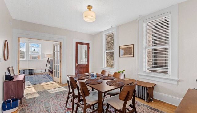 3 BR House + Front Studio Unit w/2 Car Garage - Sleeps 12 in Walker's Point!