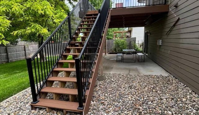 3-BR vacation home with 2 spacious entertaining areas: Sleeps 11, 4 miles to DT