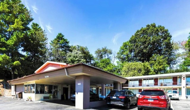 3 Budget Roadside Rooms w/Parking, Near Highway Junction | Ideal for Travelers