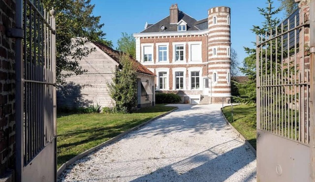 3 charming bedrooms in a property with park