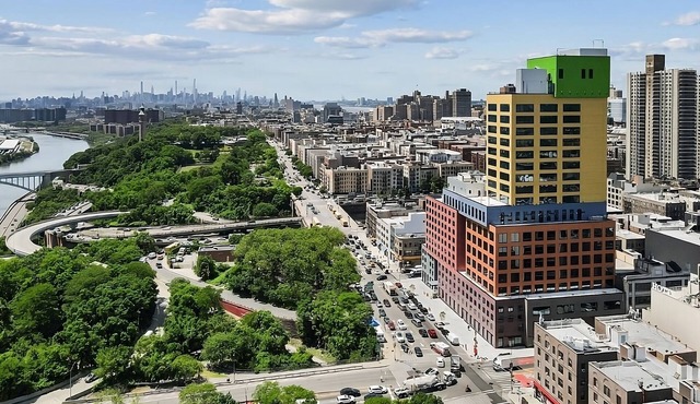 3 Convenient Queen Rooms at Radio Hotel New York, Short Drive to Wave Hill!