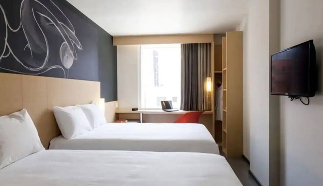 3 Convenient Units! Parking Onsite, Steps from Art & History Museums