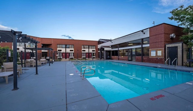 3 Convenient Units! Pool, Free Breakfast! Near Southern Utah Museum of Art!
