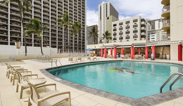 3 Convenient Units, The Twin Fin Hotel, Ocean Front Two Doubles with Lanai