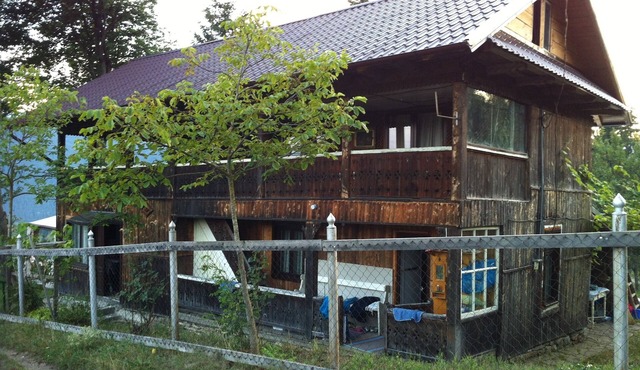 3 Double Rooms - 1 Shared Bathroom