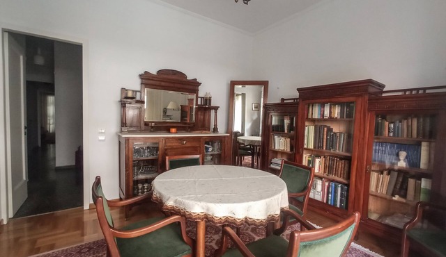 3-Generations Athenian home at the foot of the Acropolis hill in Athen"s center