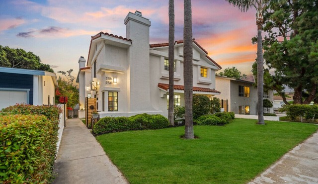 3-Home Beach Compound | Sleeps 30 | Mission Bay