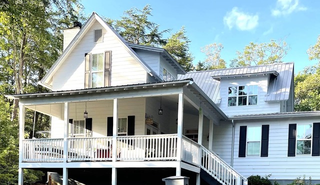 3 King Bed+Bath ~ Hot tub ~ Fire-pit ~ Pet Friendly ~ 6 miles to Helen