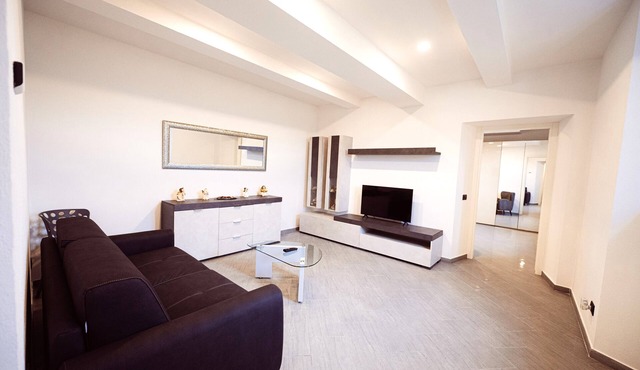 3 km from Cernobbio and the lake, beautiful apartment with separate entrance