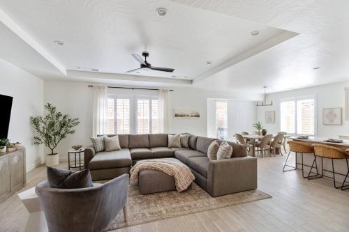 3 Master Ensuites King Beds, Hot Tub, Pool, Lazy River