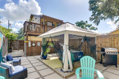 3 Mi to Boardwalk: Bacliff Apartment w/Hot Tub