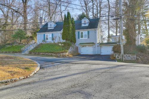 3 Mi to Downtown: Spacious White Plains Home