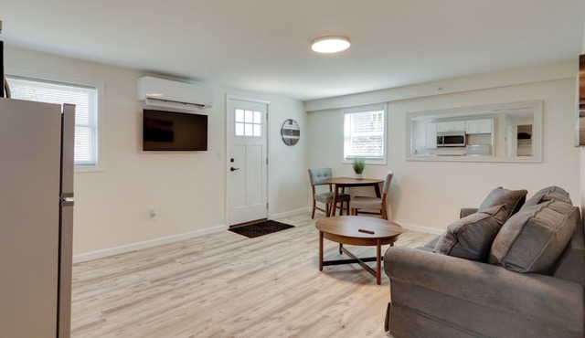 3 Mi to Onset Beach: Sleek Apartment in Wareham